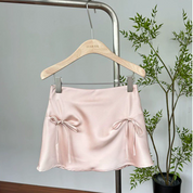 Mini falda de satín con moños