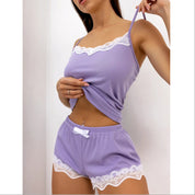 Pijama de short y blusa con encaje