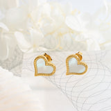 Aretes pequeños con diseño de corazón