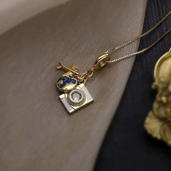 Collar con charms de viaje