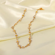 Collar con diseño de margaritas