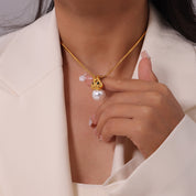 Collar con dije de conejo