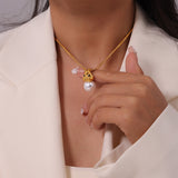 Collar con dije de conejo