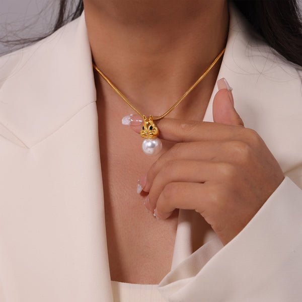 Collar con dije de conejo
