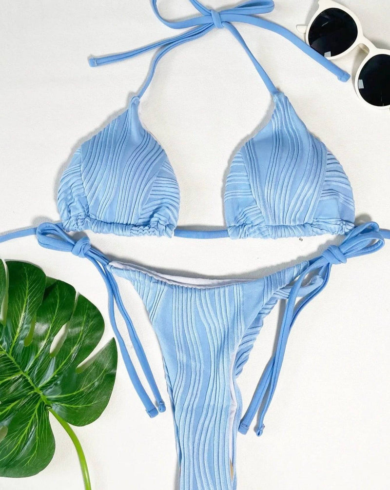 Bikini sexy con textura de líneas