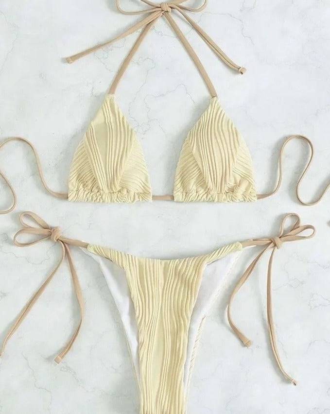 Bikini sexy con textura de líneas