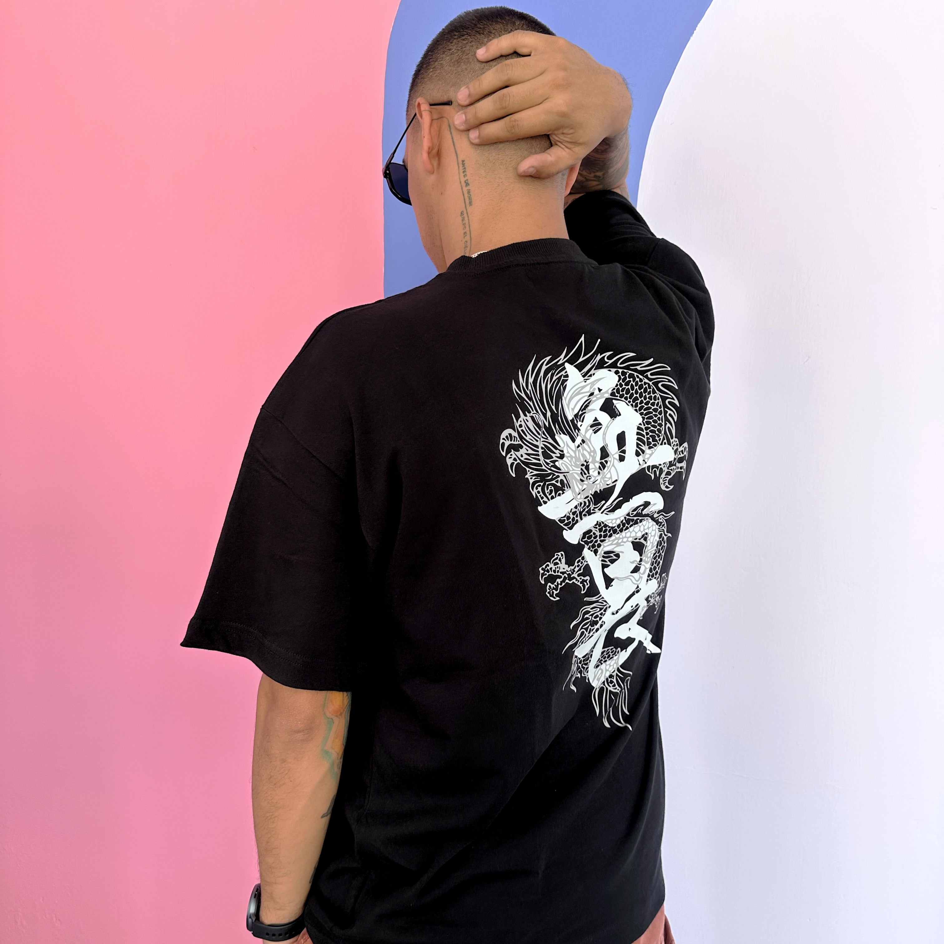 Camisa negra gráfica Oversize