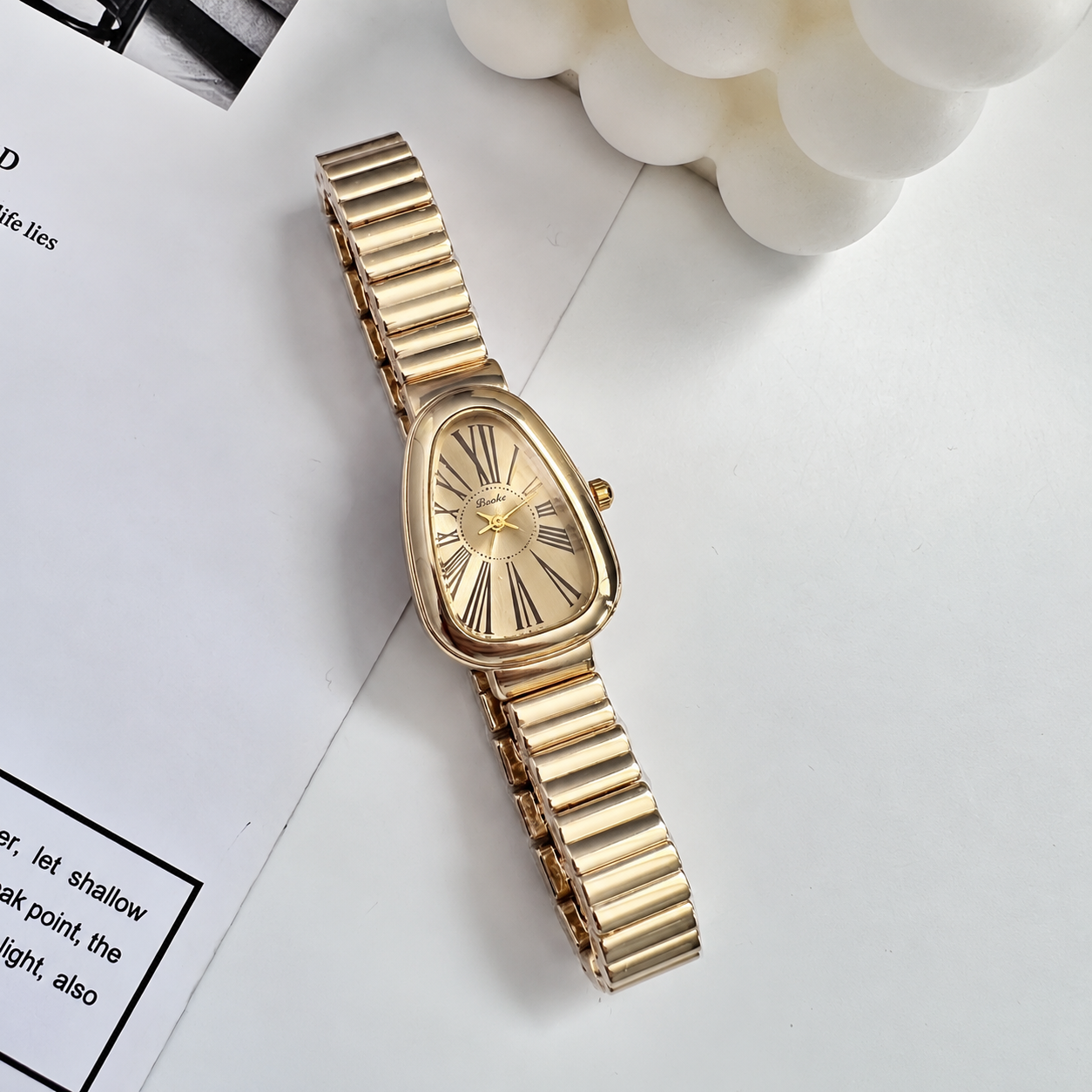 Reloj para mujer con carátula triangular