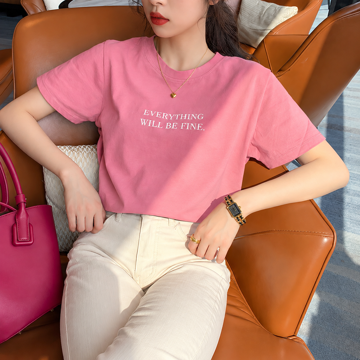 Retratoacogedorconcamisetamotivacional.png