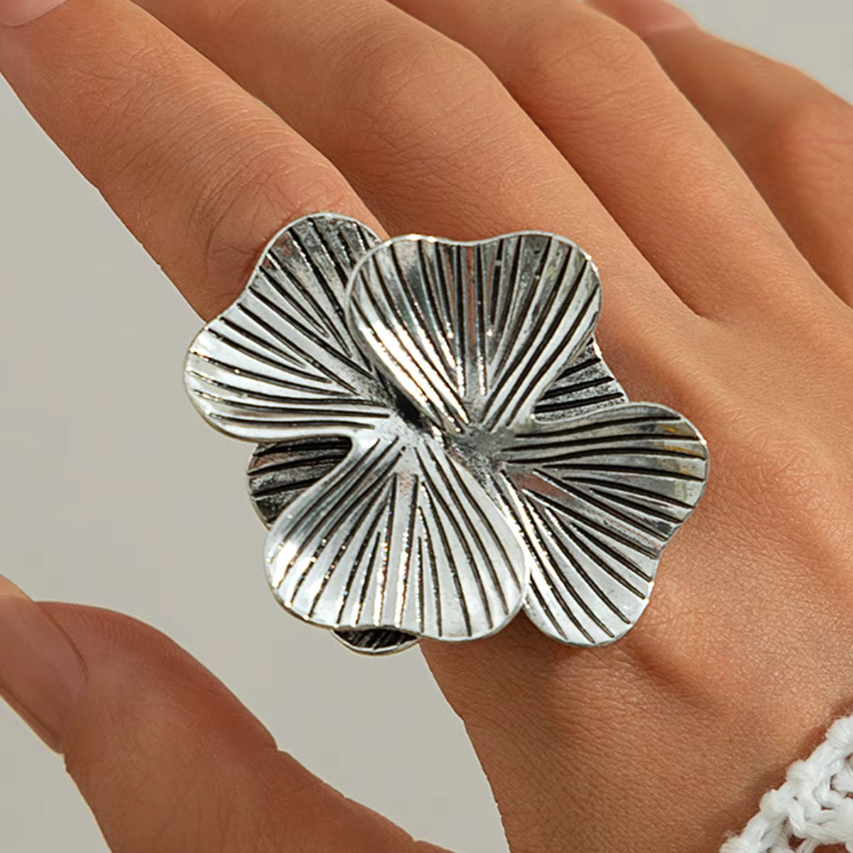 Anillo elegante de flor - Dressygt