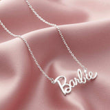 Cadena minimalista de BARBIE