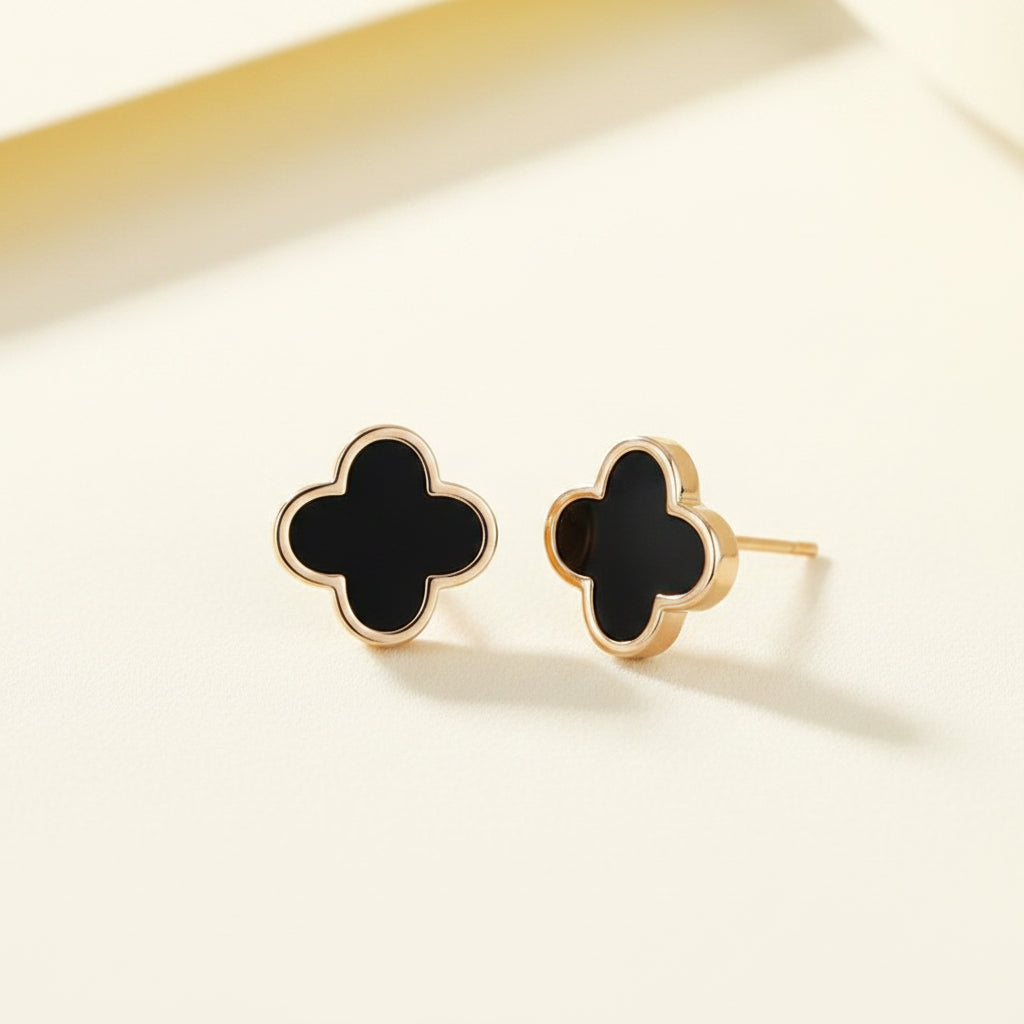 Docena de aretes con diseño de X