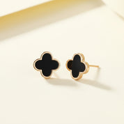 Docena de aretes con diseño de X