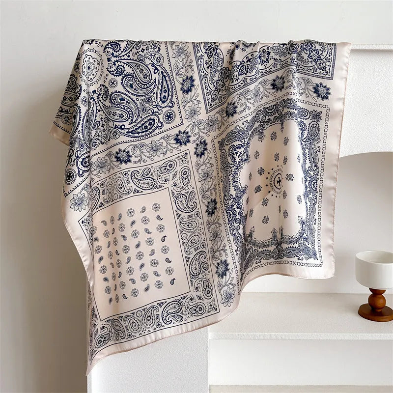Pañuelo elegante estampado