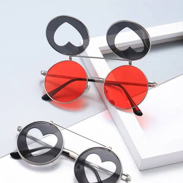 Lentes de sol con diseño de corazon.