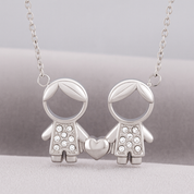 Collar con dije de niños plateado - Dressygt