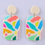 Aretes minimalistas de colores