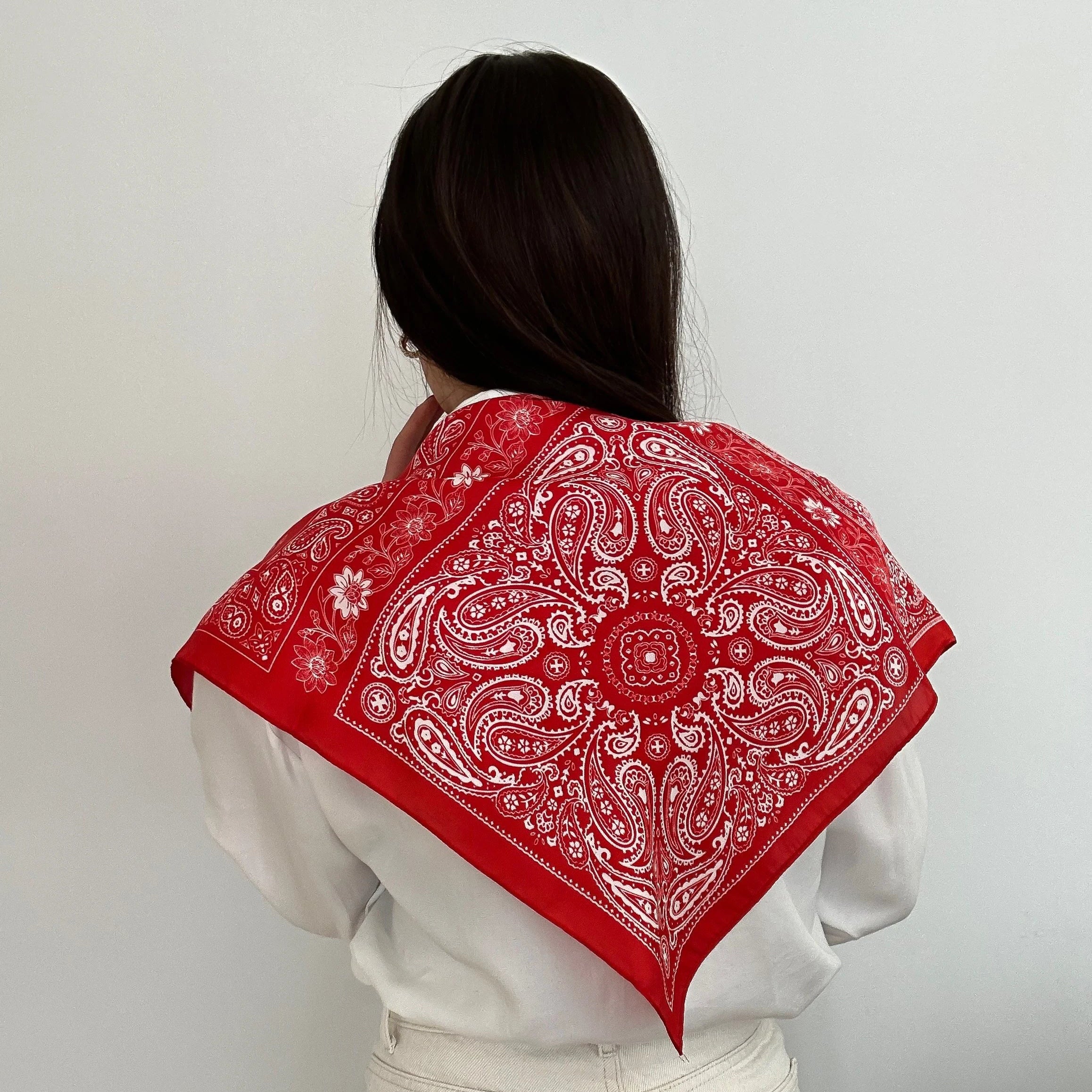 Pañuelo rojo estampado