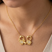 Collar con dije de niños dorado - Dressygt