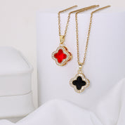 Collar dorado con dije de trébol